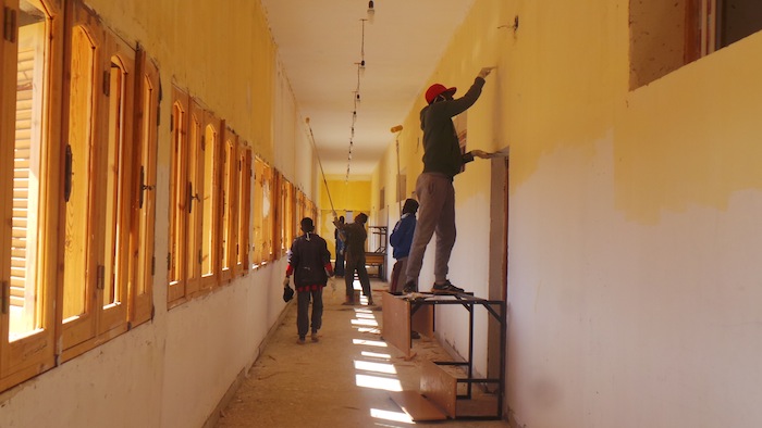شباب غات يتطوع لصيانة مدارس المدينة(الترا صوت) 