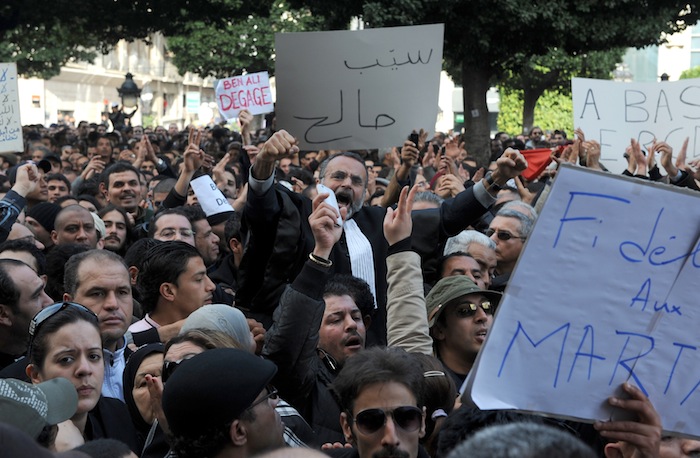العيادي يوم 14 يناير 2011 في مظاهرات إسقاط النظام(فتحي بلعيد/أ.ف.ب) 