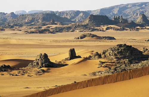 جبال الطاسيلي في عمق الصحراء الجزائرية(دي أغوستيني/Getty)