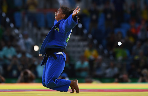 رافاييلا تحتفل بميداليتها الذهبية في ريو2016(دافيد راموس/Getty)
