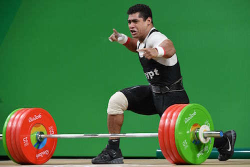 محمد إيهاب صاحب ميدالية رفع الأثقال في وزن 77 كغ في ريو(جو شاي هين/أ.ف.ب)