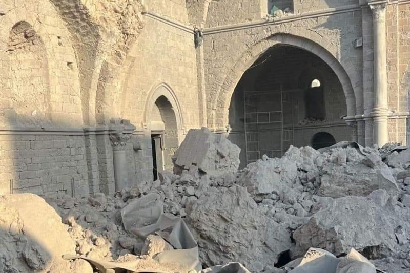 انقاض المسجد العمري بغزة