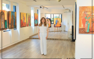 الفنانة اللبنانية نينا طاهر في معرضها