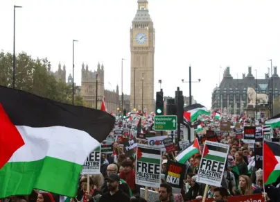 تستمر النشاطات المؤيدة للفلسطينيين في المدن البريطانية (رويترز)