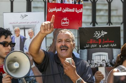 تتواصل احتجاجات عائلات المعتقلين السياسيين في تونس (GETTY)