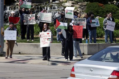 يتداخل دعم المانحين لبايدن مع دعمهم للاحتجاجات المؤيدة للفلسطينيين (AFP)