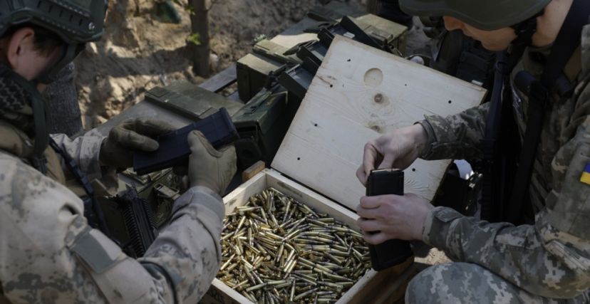جنود أوكرانيون يتدربون على القتال