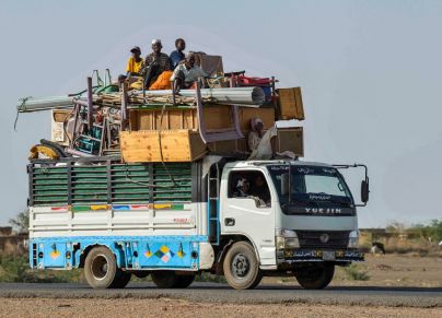 هروب من دوامة العنف في السودان