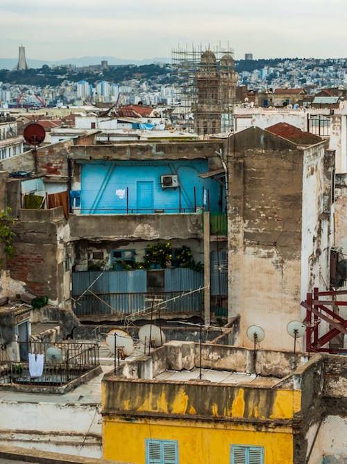 إهمال واضح في مباني القصبة في العاصمة الجزائرية (نجيب بوزناد)