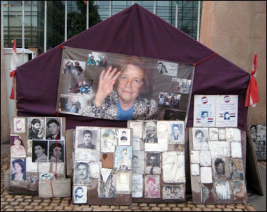 خيمة أهالي المفقودين في بيروت (الجزيرة)