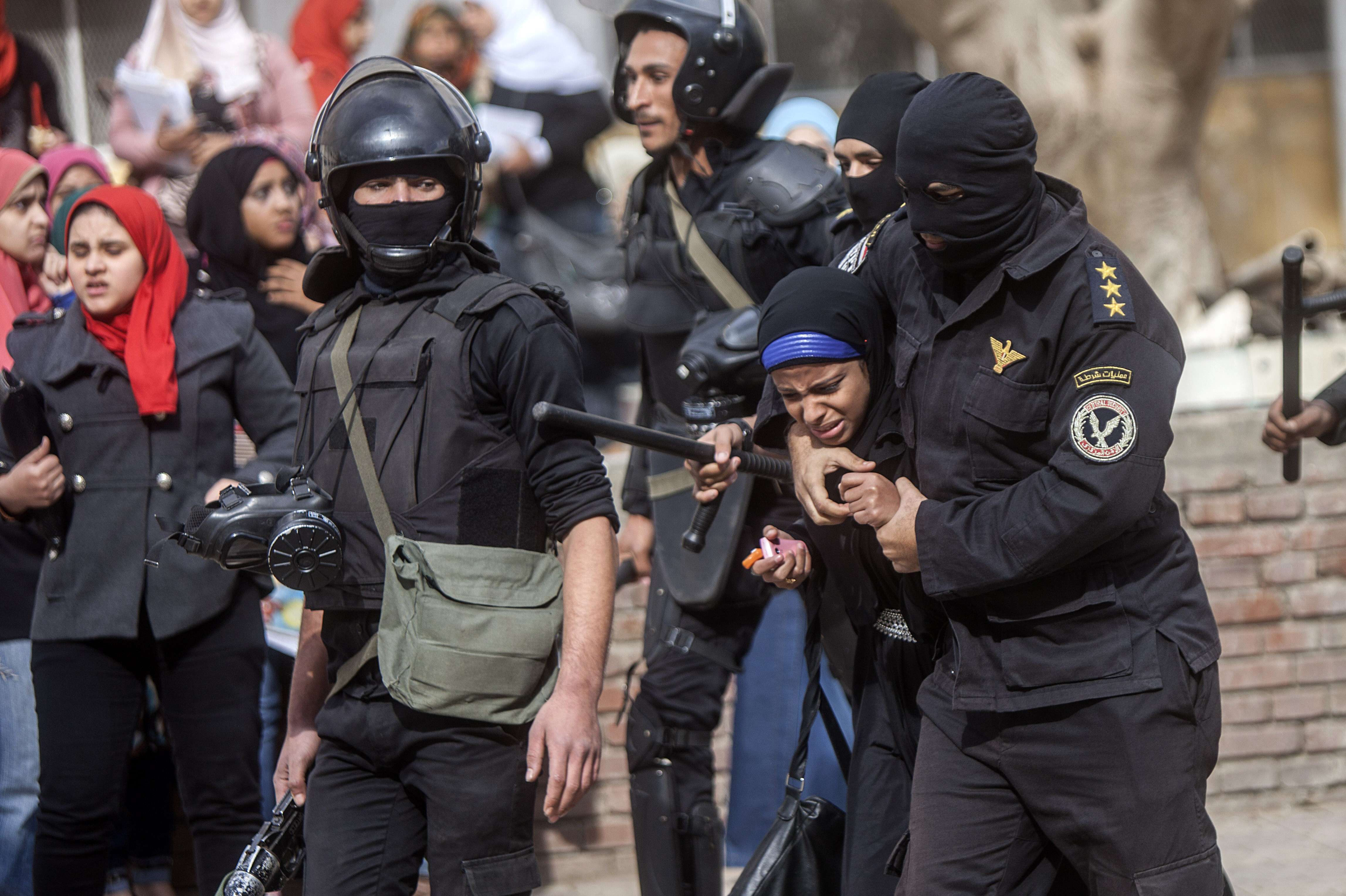 شهدت الجامعات المصرية عنفًا غير مسبوق من قبل قوات الأمن ضد الطلبة، بعد 3 تموز/يوليو 2013 (أ.ف.ب)