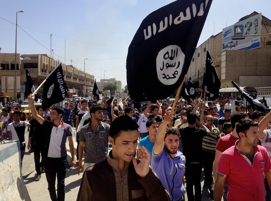 في البداية، في 2014، رحب بعناصر داعش من قبل مواطني الموصل (أسوشيتد برس)