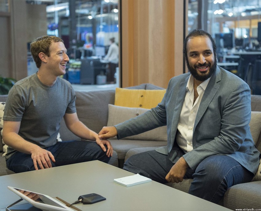 محمد بن سلمان مع مارك زوكربيرج في مقر فيسبوك بكاليفورنيا