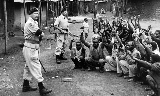 استخدمت القوات البريطانية العنف والتعذيب بحق المنتفضين في ثورة ماو ماو الكينية بالخمسينيات (Getty)