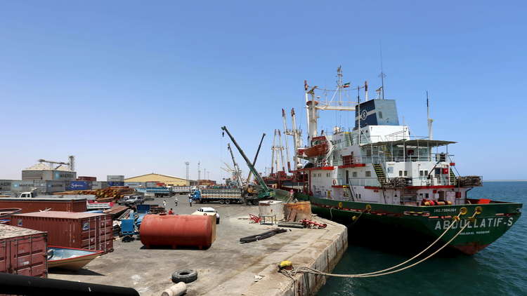 قرار البرلمان الصومالي يحرم الإمارات من إدارة ميناء بربرة (رويترز)