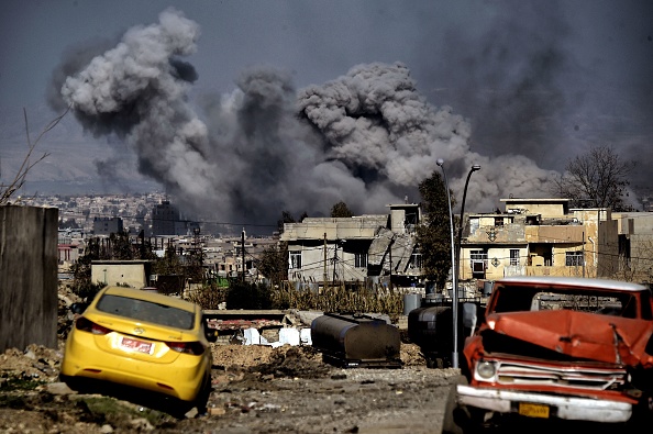 من آثار معركة تحرير الموصل (آريس ميسينيس/ أ.ف.ب)