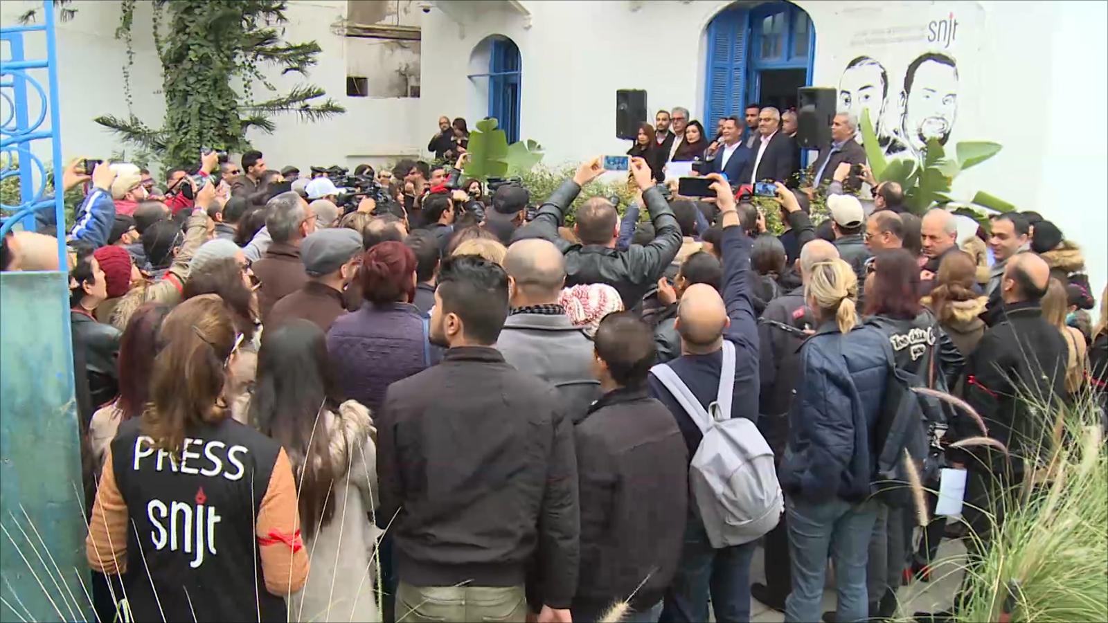 من احتجاجات يوم غضب الصحاف التونسية (الجزيرة)