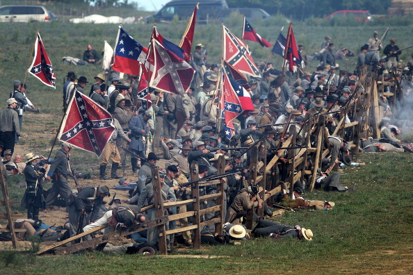 مشهد تمثيلي للحرب الأهلية الأمريكية، في ذكراها الـ150 عام 2012 (أليكس وونغ/Getty )