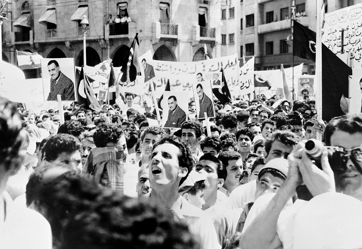 Кризис 1956 года. Гамаль Абдель Насер в Суэце 1956. Бейрут 1956. Июльская революция в Египте 1952.