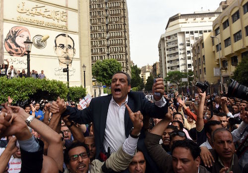 نقيب الصحفيين المصريين السابق يحيى قلاش (محمد الشاهد/أ.ف.ب)