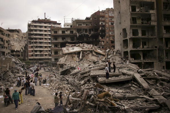 من آثار الدمار الذي خلفته حرب تموز/يوليو في لبنان (سبنسر بلات/ Getty)