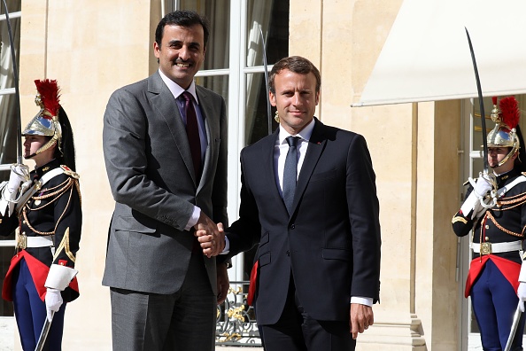 لقاء أمير قطر بالرئيس الفرنسي في باريس ( لودوفيك مارين/ أ.ف.ب)