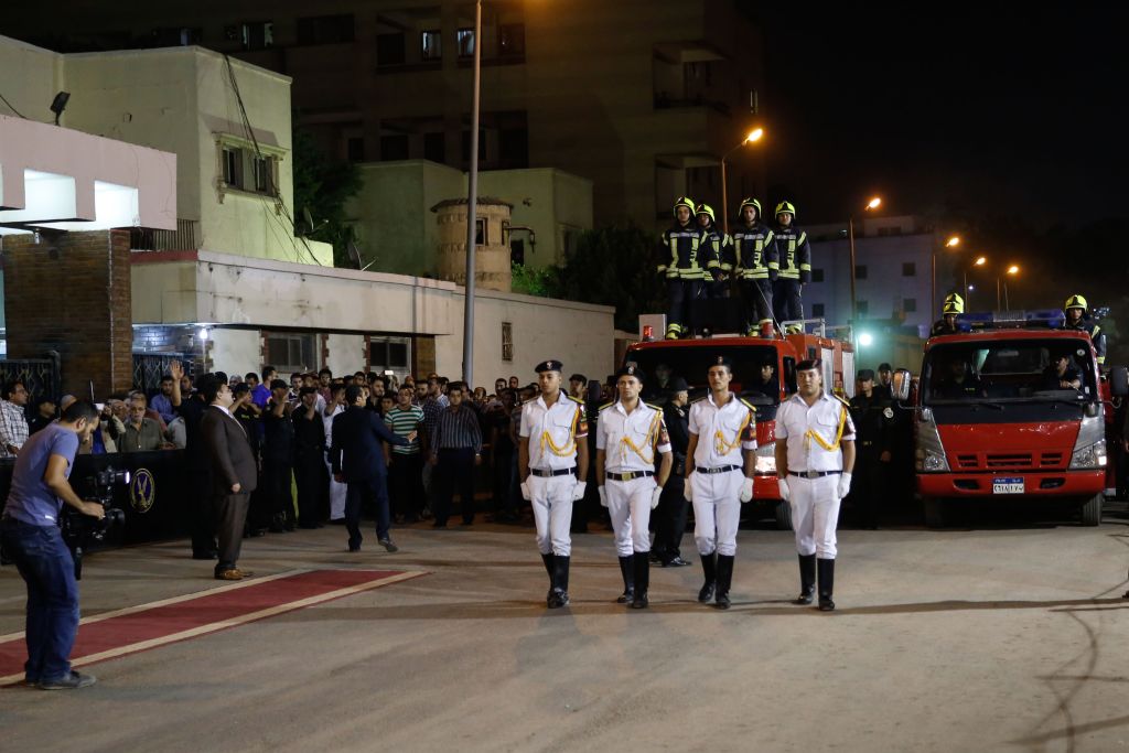 جنازة عسكرية لضابطي شرطة من ضحايا هجوم الواحات (مصطفى الشيمي/ الأناضول)
