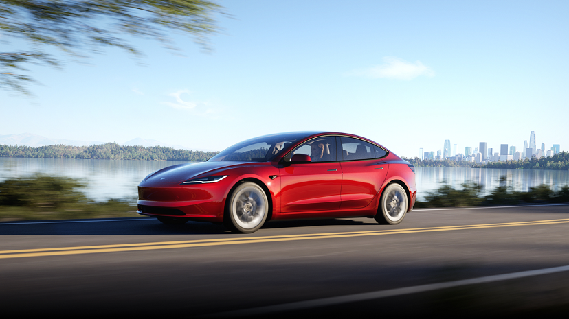 من أحدث الأجهزة الذكية السيارة ذاتية القيادة Tesla Model 3