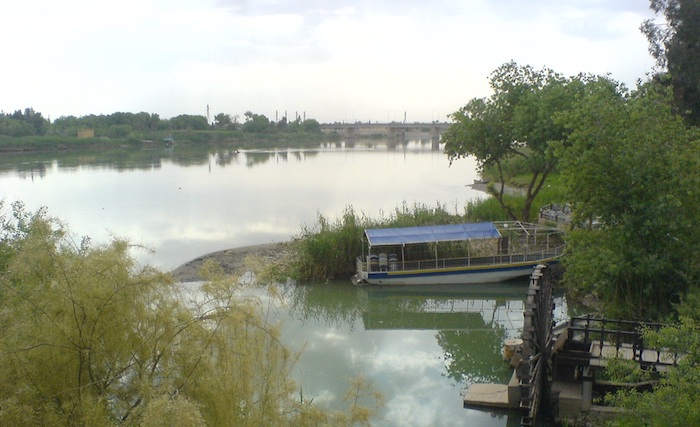 نهر الفرات في دير الزور عام 2011