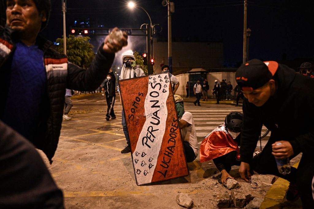 احتجاجات في البيرو بعد عزل الرئيس بيدرو كاستيلو(Getty)