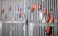موجة متصاعدة من الإضراب عن الطعام في السجون المصرية (Getty)