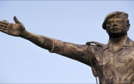 تمثال لصدام عام 1993 (Getty)