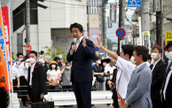 shinzo abe talking in a campaign before his assassination 