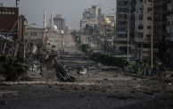 الدمار في حي تل الهوى غرب مدينة غزة