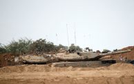 دبابات إسرائيلية على الحدود مع غزة
