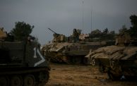 آليات جيش الاحتلال قرب غزة