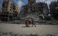 الدمار الذي خلّفه القصف الإسرائيلي على مدينة حمد في خانيونس جنوب غزة