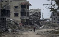 (epa) قصفت إسرائيل ليلة الإثنين – الثلاثاء مناطق متفرقة من قطاع غزة
