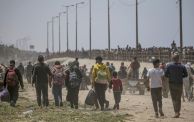 فلسطينيون يحاولون العودة إلى منازلهم في شمال غزة