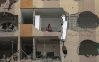 مبنى مدمر في مخيم النصيرات وسط قطاع غزة