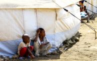 قالت كبيرة مسؤولي الشؤون الإنسانية التابعين للأمم المتحدة في السودان، إن الشعب السوداني "محاصر في جحيم من العنف الوحشي" مع اقتراب المجاعة والمرض والقتال ولا نهاية في الأفق.