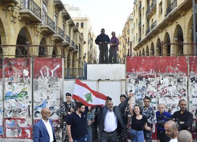 إزالة السواتر من محيط البرلمان اللبناني