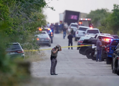 رجل شرطة في موقع الحادث في ولاية تكساس الأمريكية
