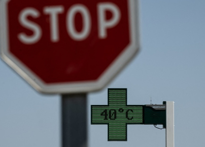 temperature of 40°C and a stop sign