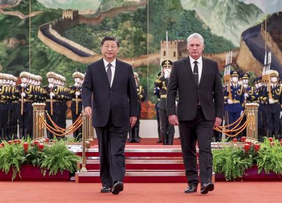 زيارة سابقة للرئيس الكوبي إلى الصين (Associated Press)