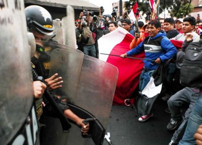 تجددت الاحتجاجات في العاصمة ليما للمطالبة برحيل الرئيسة دينا بولوارت وحل الكونعرس (GETTY)