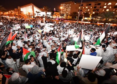 (Getty) مظاهرة في الكويت 