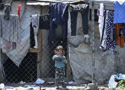 طفلة سورية في مخيم للاجئين في لبنان