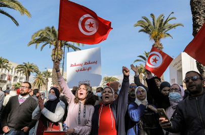 مخاوف من تعزيز القرارات الأخيرة لحكم الرجل الواحد في تونس (Getty)