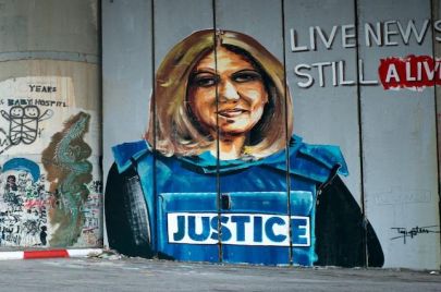 غرافيتي لـ شيرين أبو عاقلة على جدار الفصل العنصري في بيت لحم